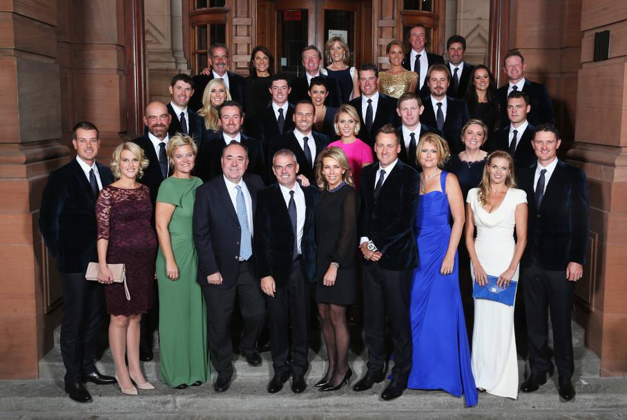 Il team europeo al gran completo, con mogli e fidanzate alla cena di gala per la Ryder Cup 2014 (Getty Images)